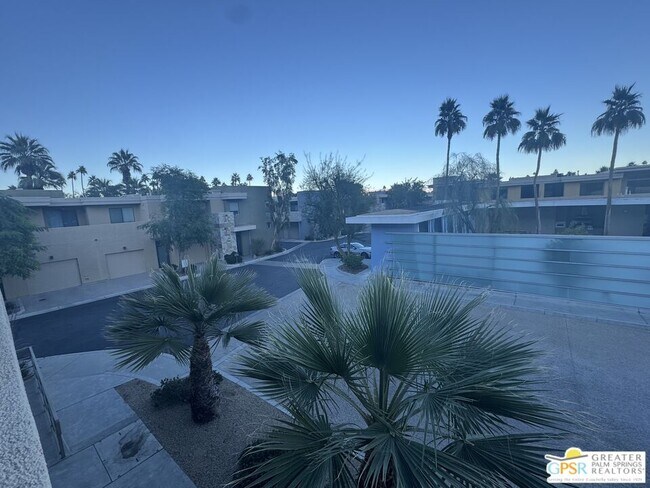 Building Photo - 810 E Palm Canyon Dr