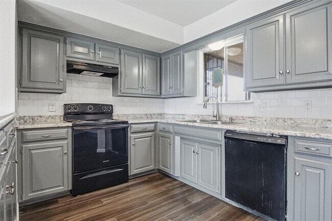 Building Photo - 11317 N Florida Ave