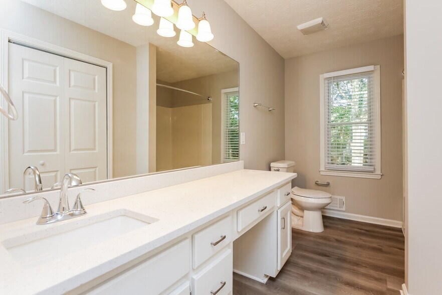 Building Photo - 483 Rhett Dr