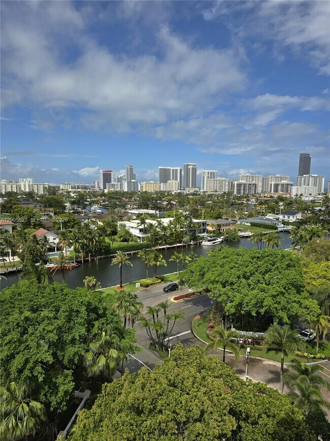 Building Photo - 3610 Yacht Club Dr