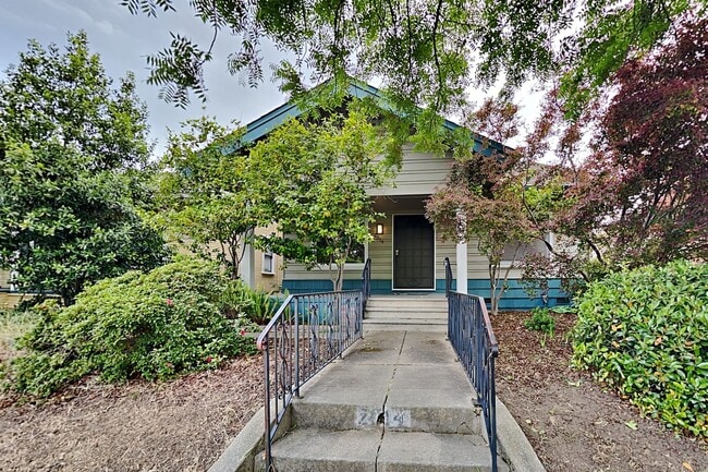 Primary Photo - Charming Lank Park Bungalow