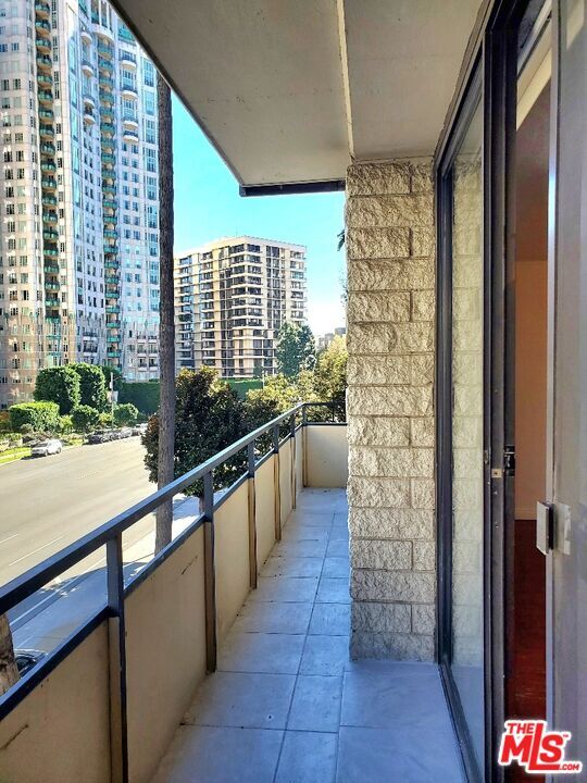 Building Photo - 10535 Wilshire Blvd