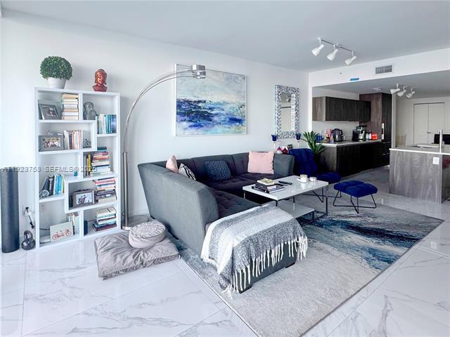 Building Photo - 3131 NE 7th Ave