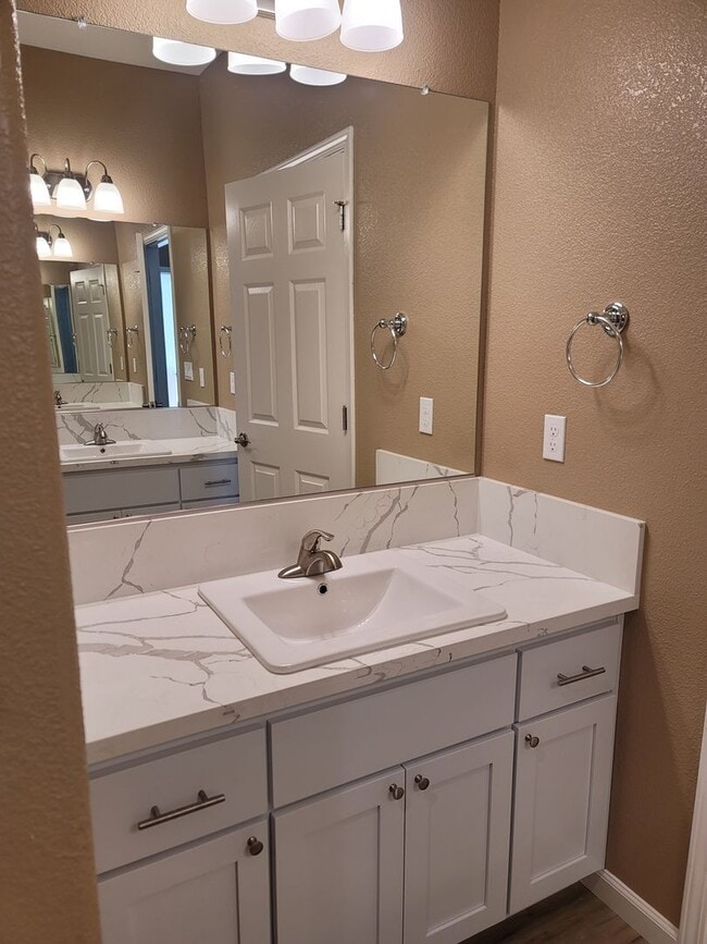 Building Photo - North Natomas-  NEWLY REMODELED