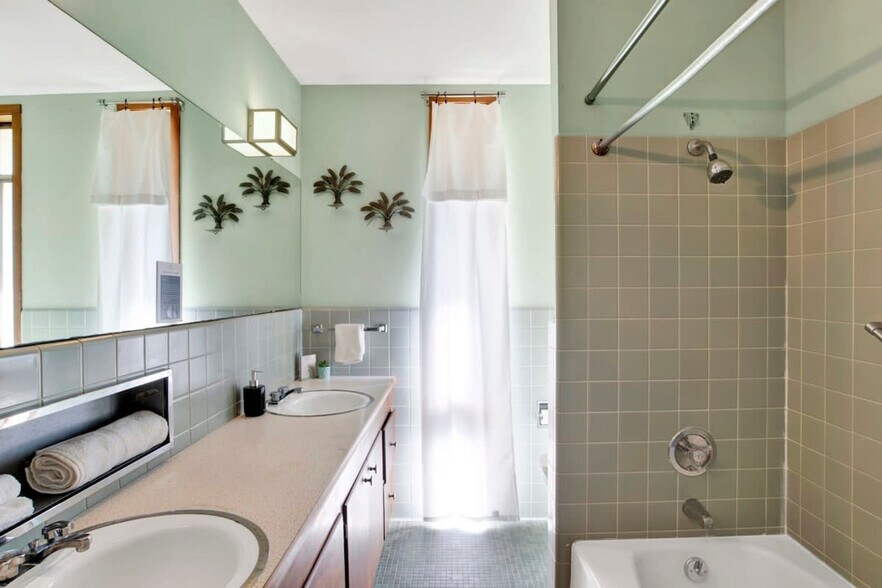 Building Photo - 305 Indian Creek Dr E