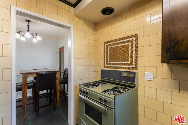 Building Photo - 921 N Spaulding Ave