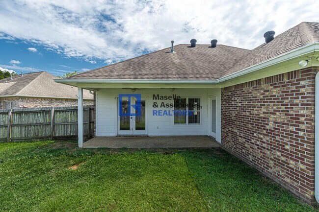 Building Photo - Beautiful 3 bedroom, 2 bathroom house in B...
