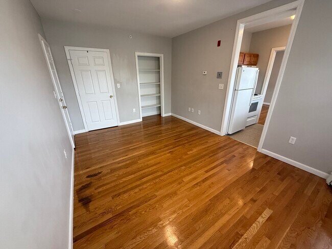 Primary Photo - 4 Kingsley Terrace