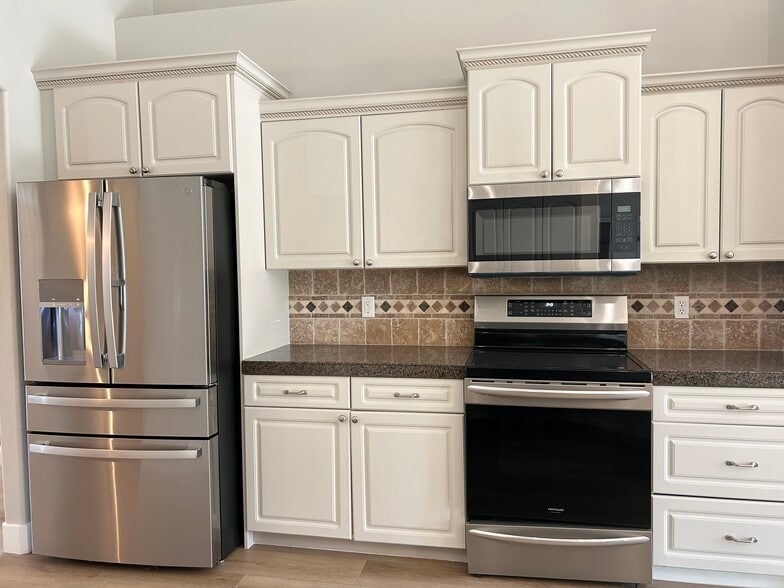 Building Photo - 5535 N Lolo Pass Ave