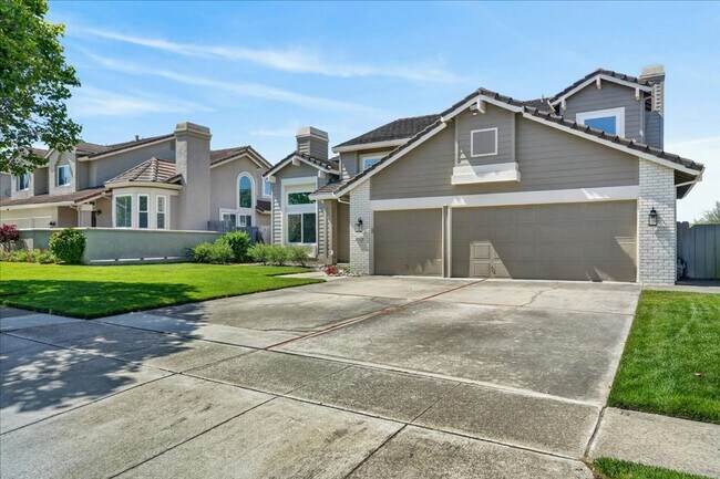 Building Photo - Toro Sunshine Expansive 4 Bed/ 3 Bath Home!