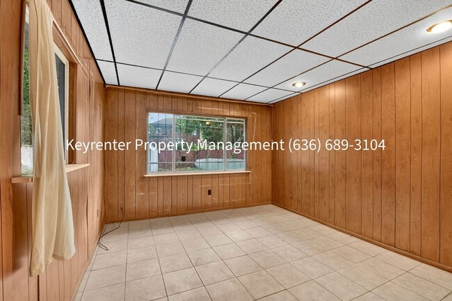 Building Photo - 5855 Pershing Ave