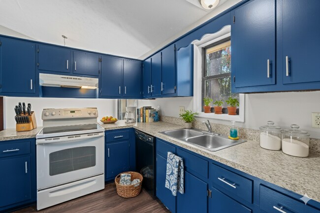 Building Photo - Town home for rent