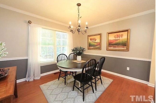 Building Photo - Charming 3 Bedroom w/2 Car Garage!