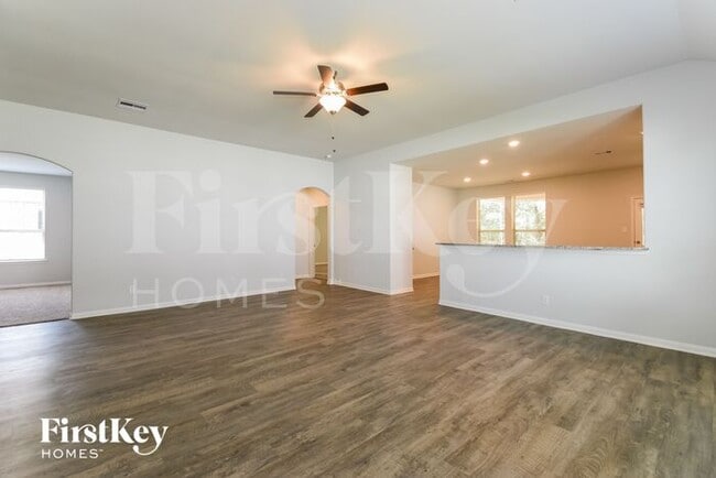 Building Photo - 131 Lk Wy Cir