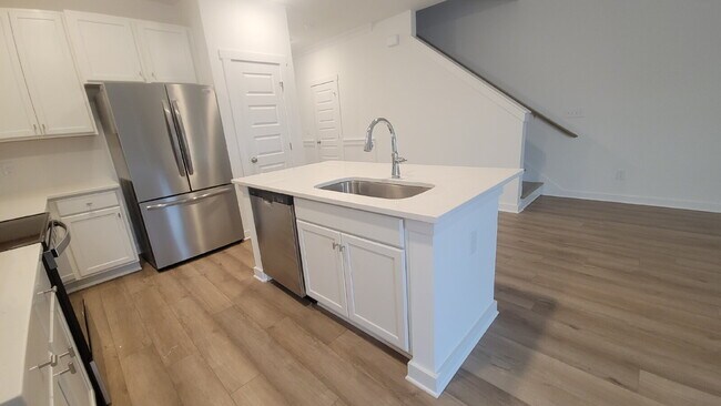 Building Photo - Section 8 Accepted!!! "Chic 3-Bed Oasis with Granite Elegance - 1720 Sq. Ft. in Huntsville!"