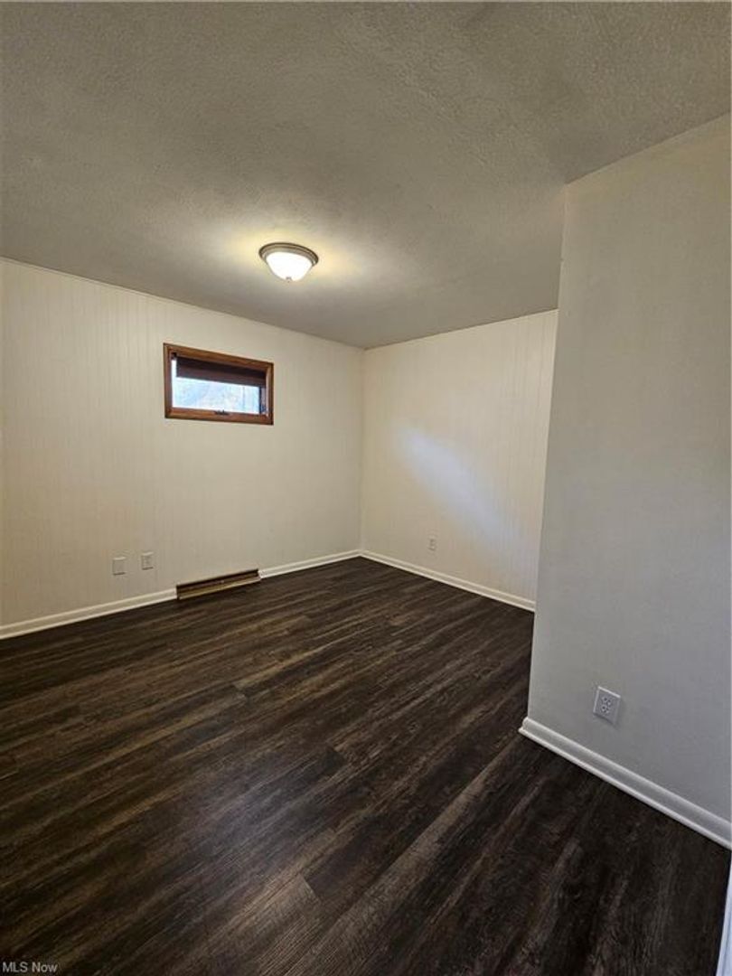 Building Photo - 2bd/1bth Duplex in Kent with detached garage