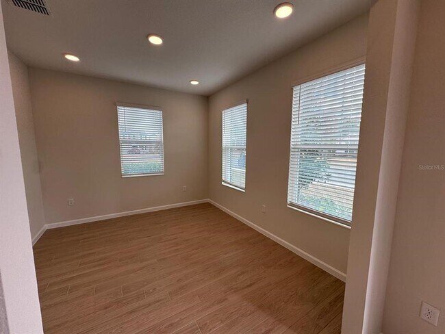Building Photo - 354 Lady Palm St