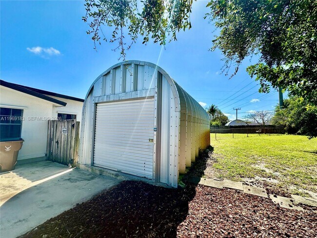 Building Photo - 8 SW 11th St