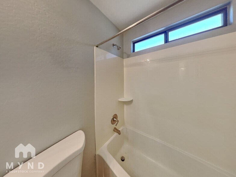 Building Photo - 40768 W Sanders Way