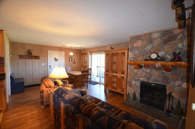 Building Photo - Year lease! Views of Quandary!