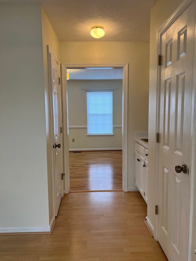 Building Photo - 110 Bugle Ct