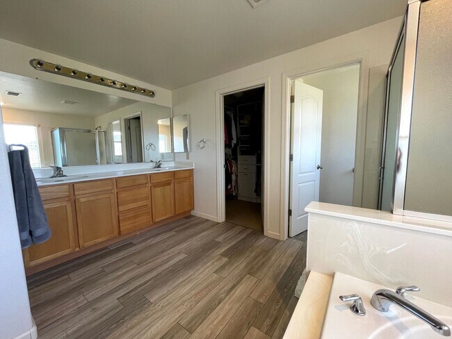 Building Photo - 2509 Whitney Oaks Ln