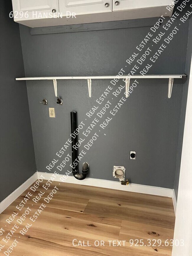 Building Photo - 6296 Hansen Dr