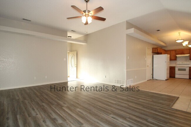 Building Photo - 4001 Tallwood Dr