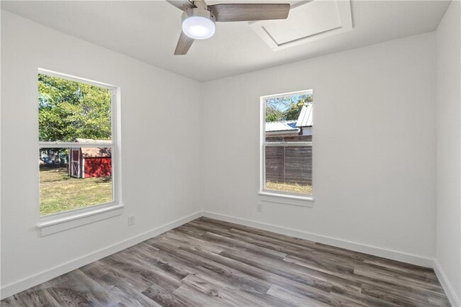 Building Photo - 214 W Davilla St