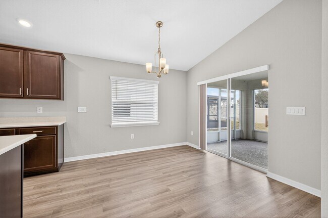 Building Photo - Single-Story 4/2 in Prime Riverview Location