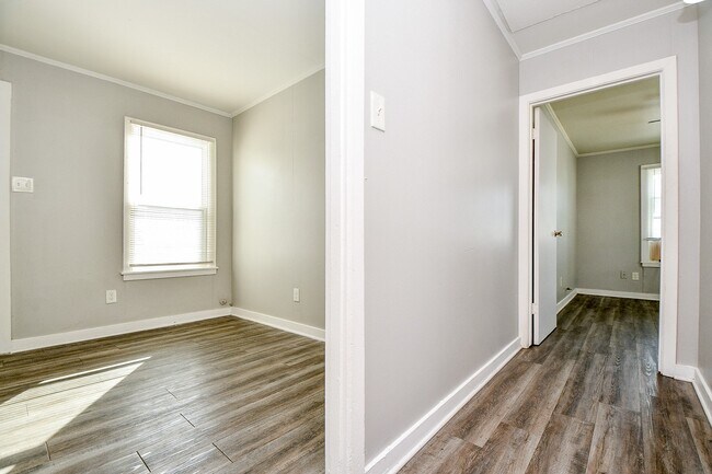 Building Photo - 5000 Noble St