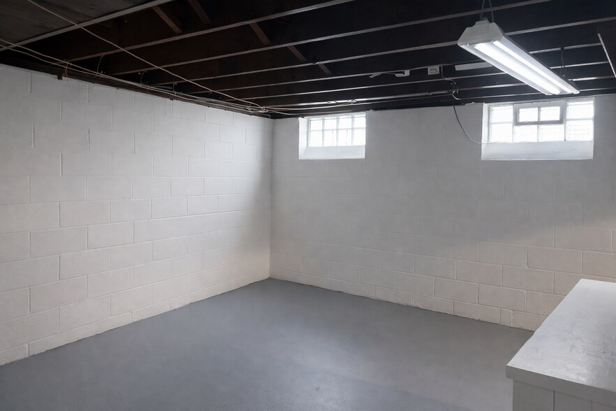 Building Photo - 19700 Newton Ave