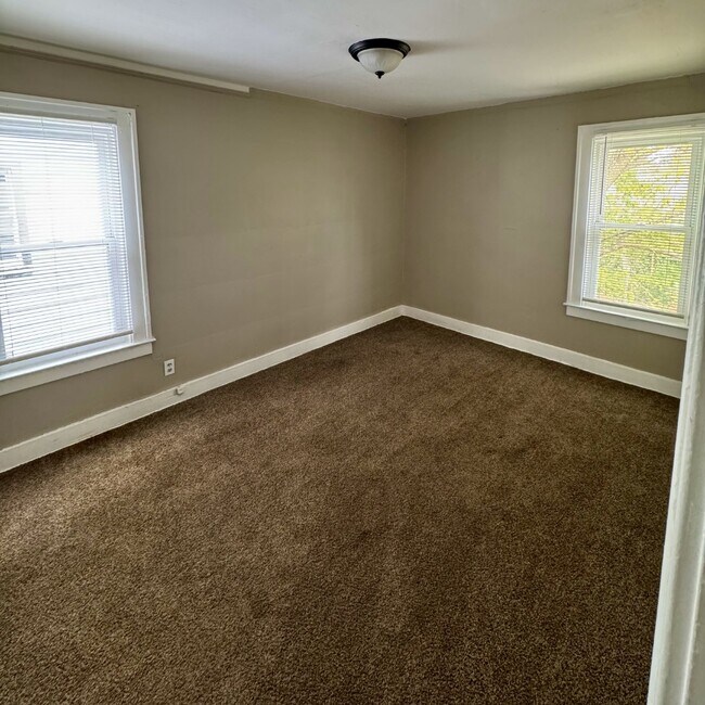 Building Photo - Now Leasing!!! 16730 Woodingham Dr, Detroi...