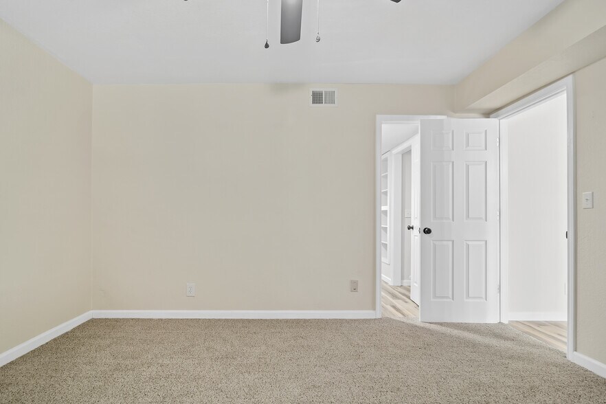 Building Photo - 4426 E 68th St