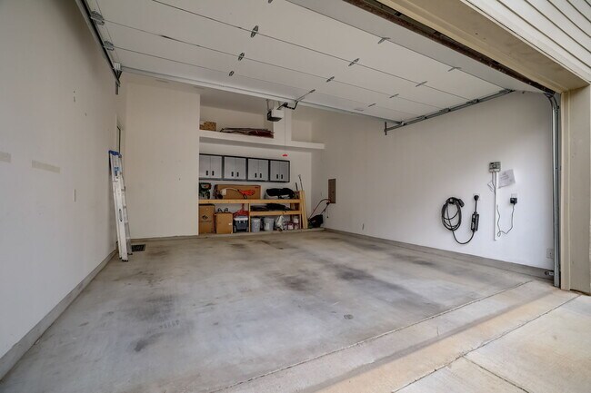 Building Photo - 6205 Seville Dr