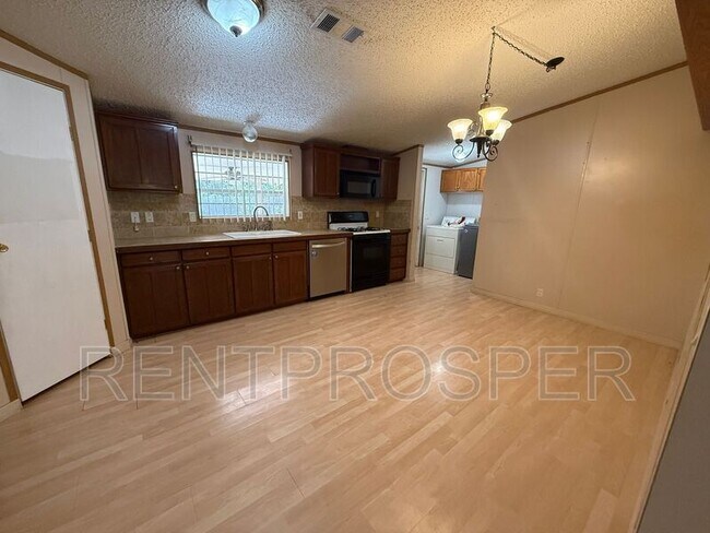 Building Photo - 18240 Lynbrook Rd