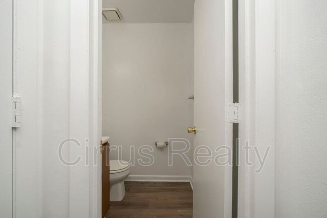 Building Photo - 2716 Peach St