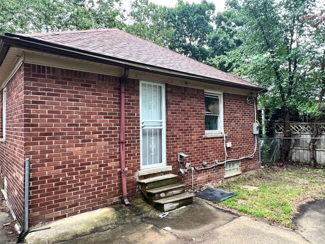 Building Photo - 20261 Glastonbury Rd