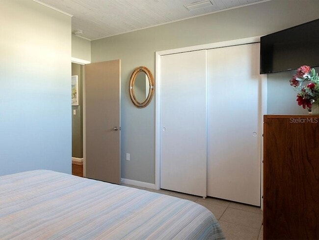 Building Photo - 380 Base Ave E