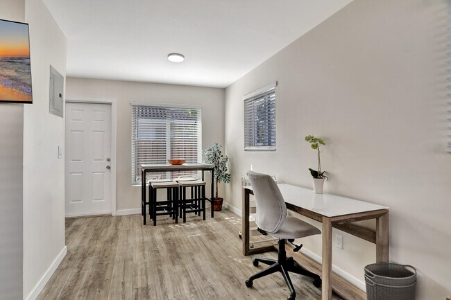 Building Photo - 3208 Marine Dr