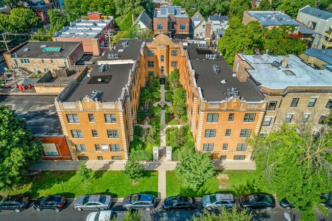 Building Photo - 3808 N Sheffield Ave