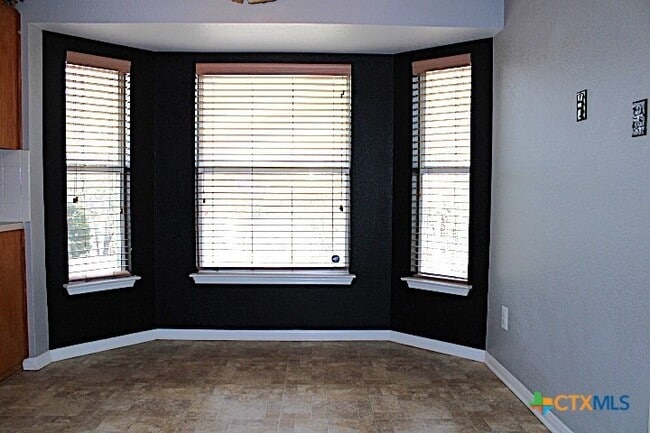 Building Photo - 501 Courtney Ln