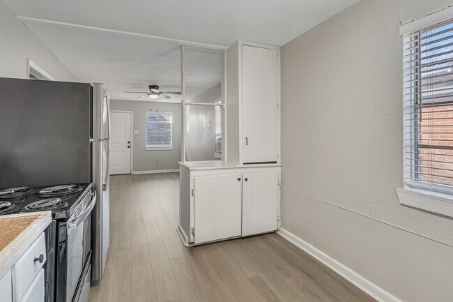 Building Photo - 4720 Carmen St