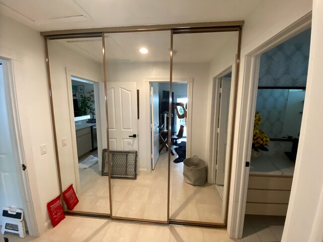 Building Photo - 9124 Sun Terrace Cir