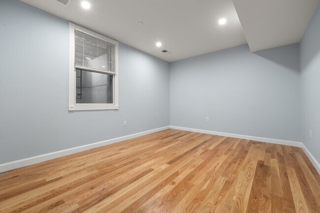 Building Photo - 71 Old Harbor St