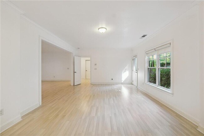 Building Photo - 1330 Atherton Park