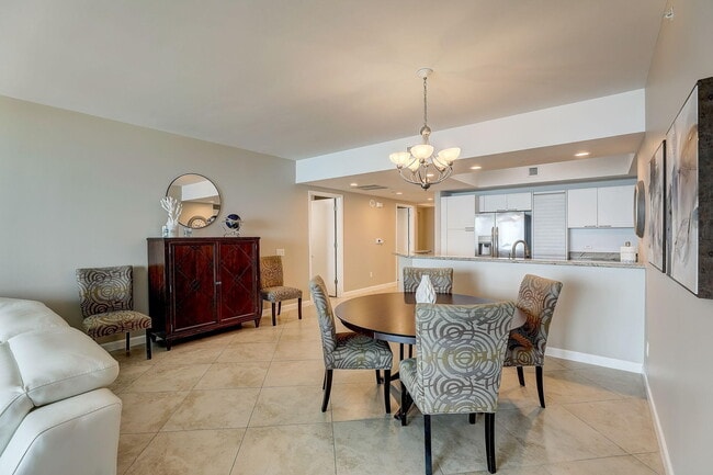 Building Photo - 2650 Lake Shore Dr