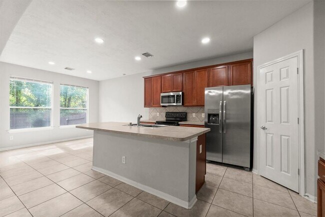 Building Photo - 51 Benedict Canyon Loop