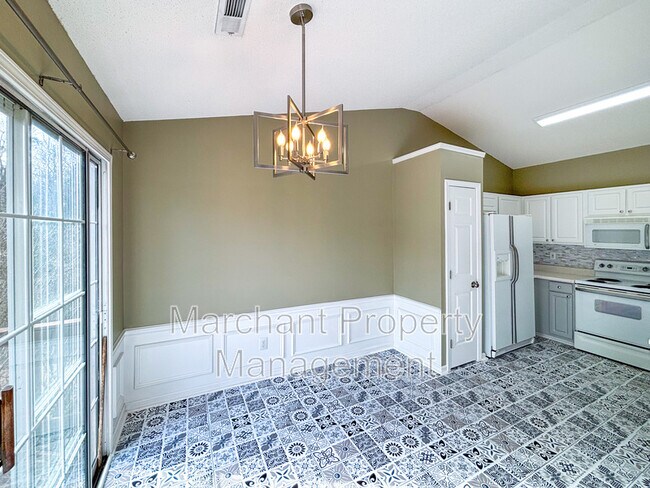 Building Photo - 113 W Okaloosa Way