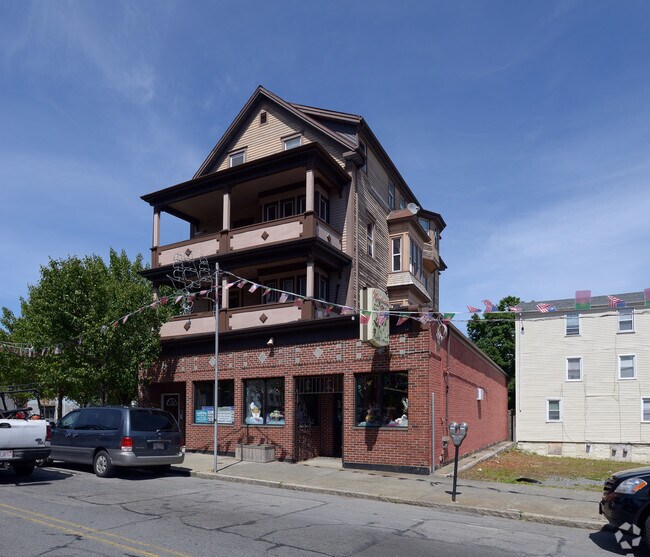 Primary Photo - 1364-1370 Acushnet Ave